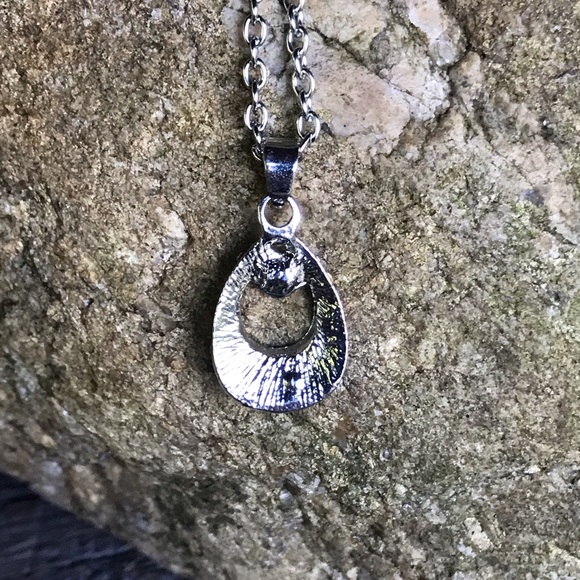 Teardrop Necklace with clear stone - Picture 5 of 9